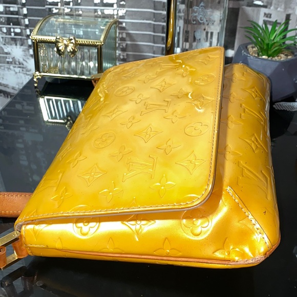 Authentic Louis Vuitton Vernis Monogram Thompson Street Flap Bag - Picture 12 of 17